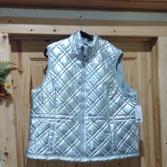 Time and Tru Jackets & Blazers - Women's Silver Quilted Vest